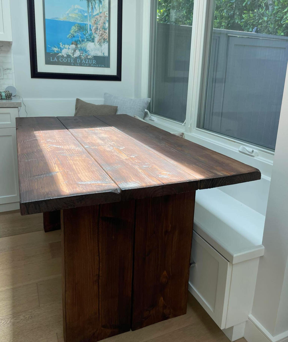 (63" L x 34" W x 30" H)