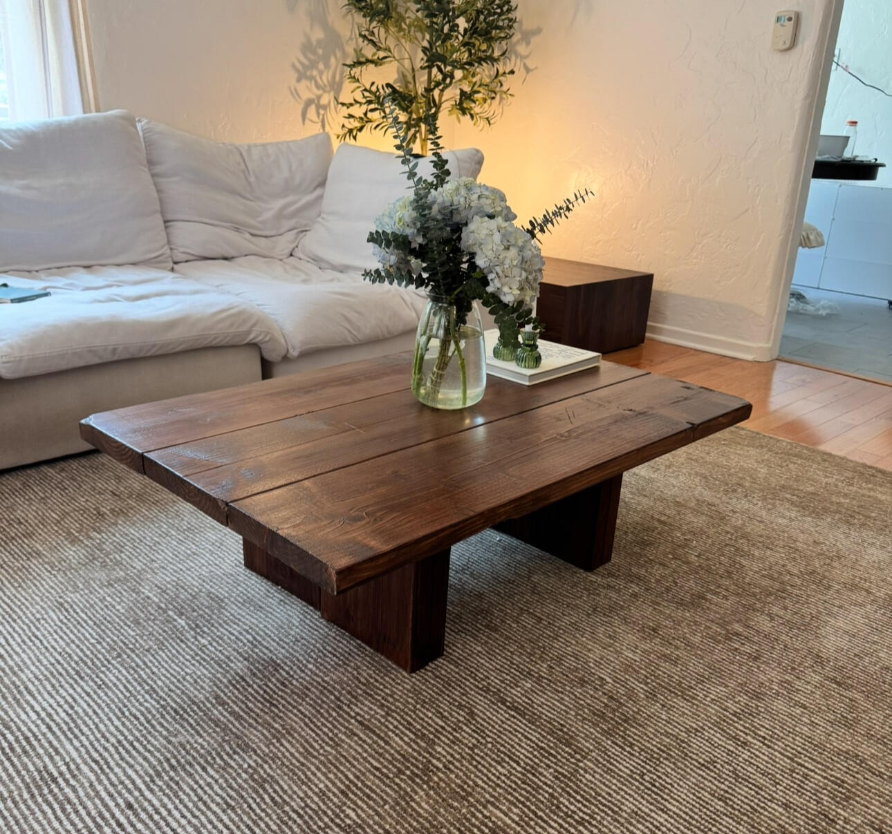 (43" L x 30" W x 13" H)